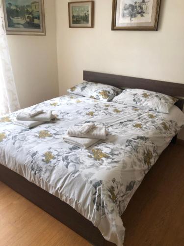 Dimora del Bosco tesisinde bir odada yatak veya yataklar