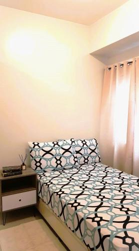 Ένα ή περισσότερα κρεβάτια σε δωμάτιο στο Maki House Condo