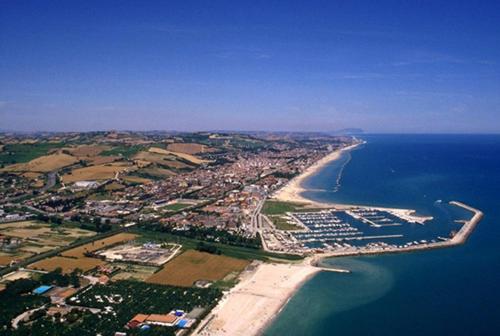 an aerial view of a beach and the ocean at Hotel La Terrazza in Porto San Giorgio