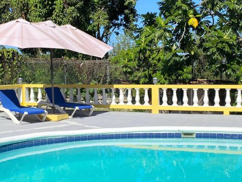 Majoituspaikassa Yancey Largo Villa with Private Pool tai sen lähellä sijaitseva uima-allas