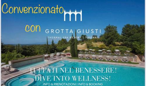 een advertentie voor een resort met een zwembad bij Poggio dell’Ortolano in Monsummano