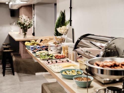 Comida en o cerca de este apartahotel