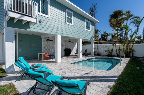 Πισίνα στο ή κοντά στο 233 Delmar Avenue - Beautiful Private Pool Home home