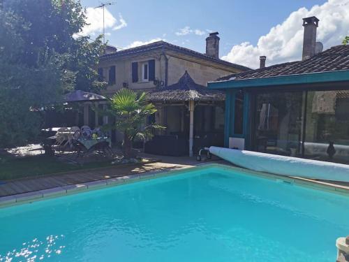 Demeure pierre 12 couchages piscine chauffée et jacuzzi