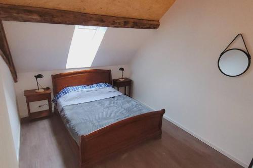 a bedroom with a bed and a mirror on the wall at 50m² entièrement neuf 