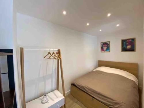 Кровать или кровати в номере Le coeur du Cap d'Antibes - Terrasse - Parking - Wifi