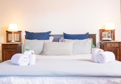 a bed with towels and pillows on top of it at Recanto do Pinheiro in Arga de Baixo