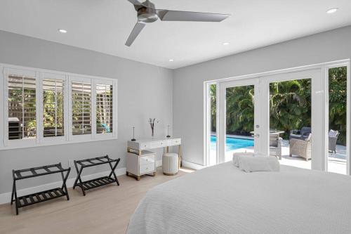 Кровать или кровати в номере Casa la Miami - Central location Villa with Pool & Gym