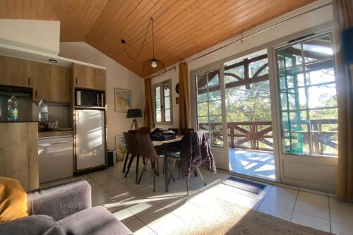 Charming Apt With Balcony And Golf View