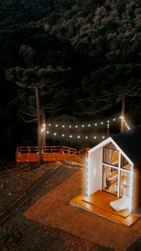 a small house is lit up at night at Morada Reino Encantado in São Joaquim