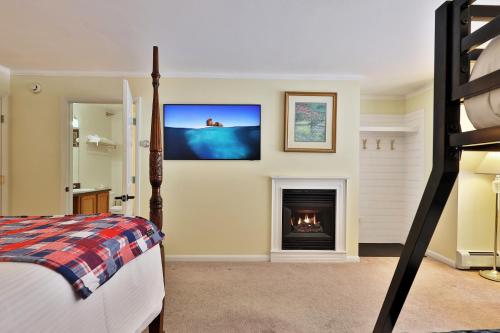 a bedroom with a bed and a fireplace at The Birch Ridge- Family Room #11 - Queen Bunkbed Suite in Killington, Vermont home in Killington