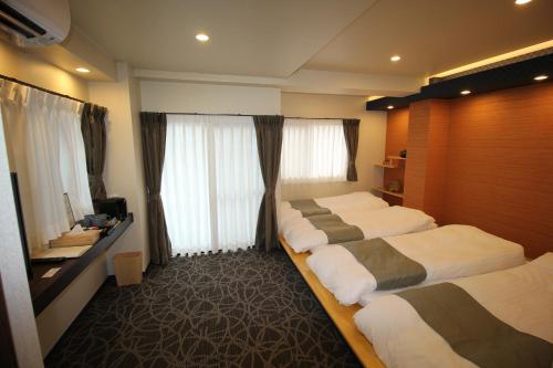 Ένα ή περισσότερα κρεβάτια σε δωμάτιο στο AYA Hotel