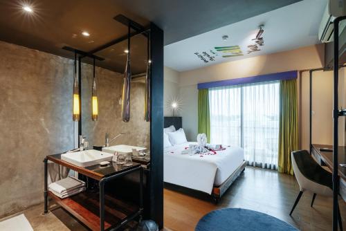 a hotel room with a bed and a sink at Viva Dash Hotel Seminyak in Seminyak