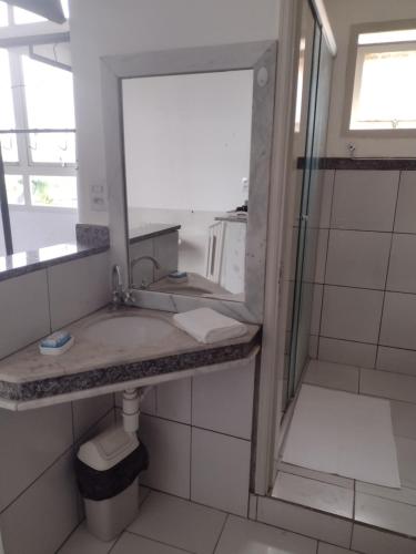 a bathroom with a sink and a mirror at Studio no Centro in Araxá