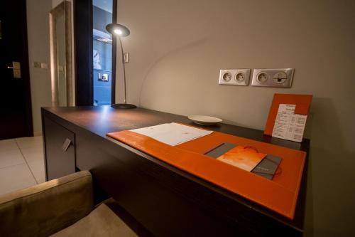 an office with a desk with an orange counter top at Rysara Hotel in Dakar