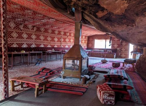 En eller flere senge i et værelse på Sunrise camp