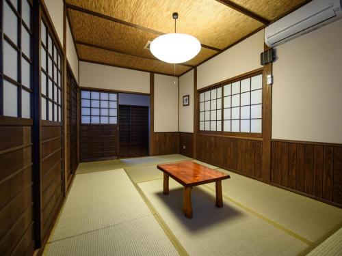 a room with a table in the middle of it at Yunohira Kamiyanagiya in Yufuin