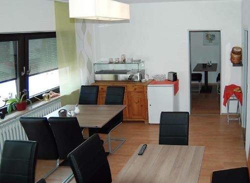 a kitchen and dining room with a table and chairs at Hotel Fränkischer Hof in Ingolstadt