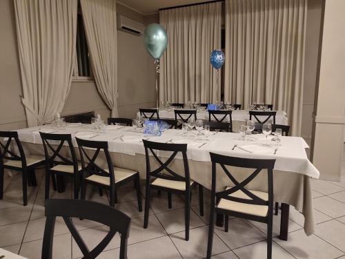 Hotel Residence Edenにあるレストランまたは飲食店
