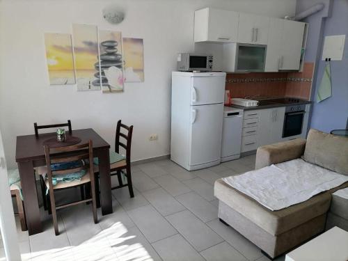 Dapur atau dapur kecil di Apartman Sutalo