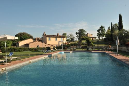 a large swimming pool in front of a house at Via della Stella in Valiano