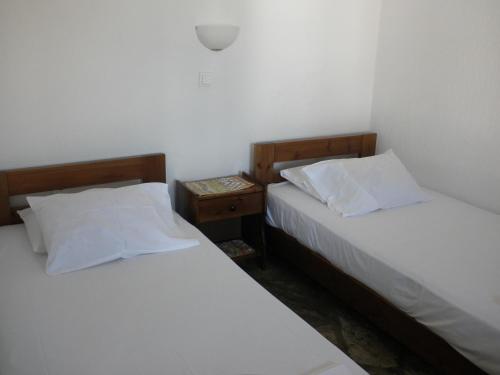 A bed or beds in a room at Studios Elpiniki