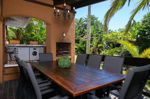 een houten tafel en stoelen op een patio bij San Lameer Villa 1901 - 3 Bedroom Superior - 6 pax - San Lameer Rental Agency in Southbroom