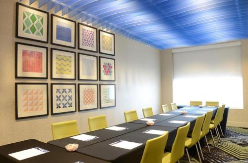Бизнес-центр и/или конференц-зал в Holiday Inn Express & Suites Franklin - Berry Farms by IHG
