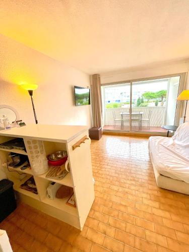 Photo de la galerie de l'établissement Chez Jorge et Mae - Studio 4 pers. La Frégate - Grau du Roi- France, au Grau-du-Roi