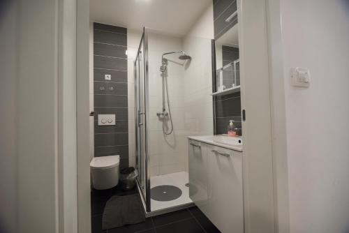 Villa San Antonio-exclusive apartments tesisinde bir banyo