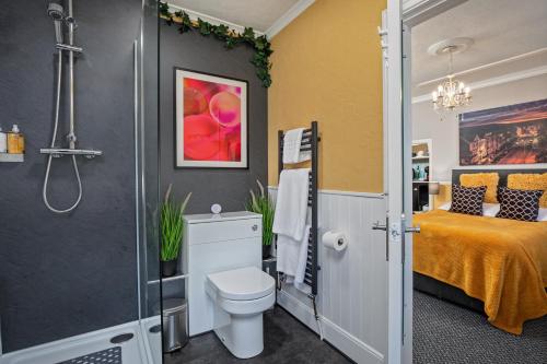 Bilik mandi di Glenholme Guest House - Room Only