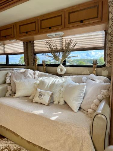 a large white couch in a room with a window at Camper XXL in Parey