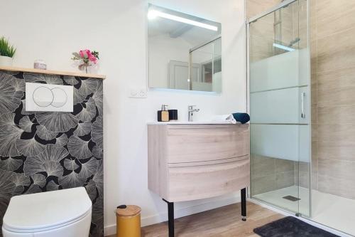 a bathroom with a sink and a toilet at Le Lion d'Or in Bessines