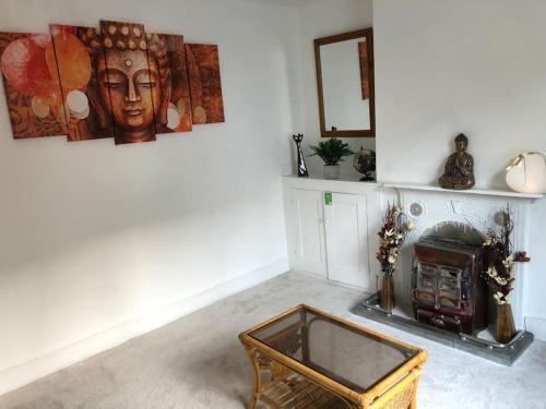 ครัวหรือมุมครัวของ Two Bedroom End Terrace House near Birchington High Street