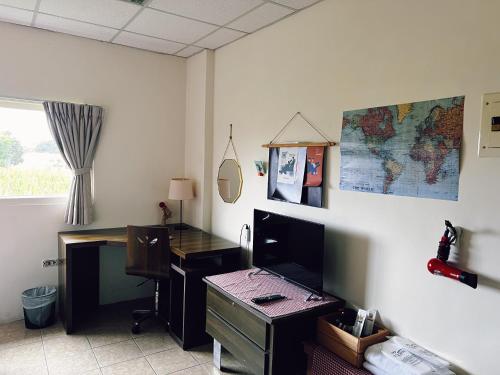 an office with a desk and a computer on a wall at Puli Islet Inn in Puli