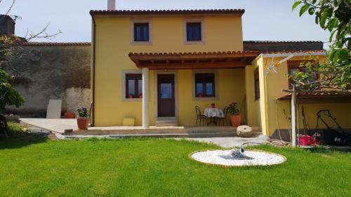 A garden outside Leutoño