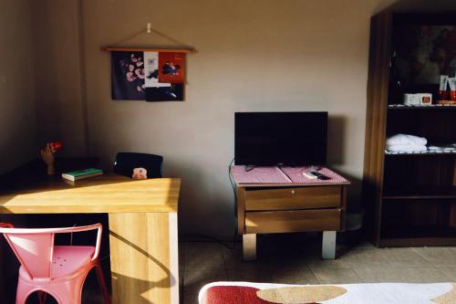 a room with a desk and a chair and a wooden desk at Puli Islet Inn in Puli