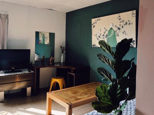 a living room with a table and a plant at Puli Islet Inn in Puli