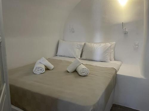 Fira 2-Bed Villa Sleeps 5 with Outdoor Hot Tub