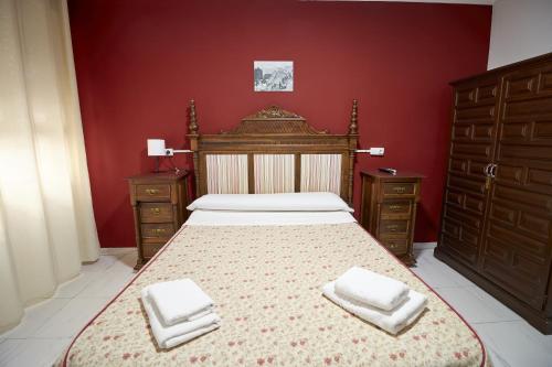 Postel nebo postele na pokoji v ubytování Hotel Virgen de los Reyes