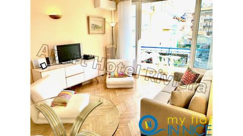 ApartHotel Riviera - Hyper Centre Ville - Studio Supérieur AC avec balcon et aperçu mer - BALCON MASSENET 1