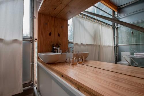 a bathroom with two sinks on a wooden counter at Baubrasil Village in Tiradentes