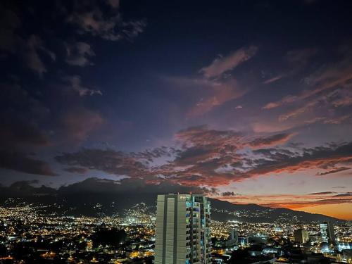 Penthouse en los Yoses, Vista de los dioses fast wifi