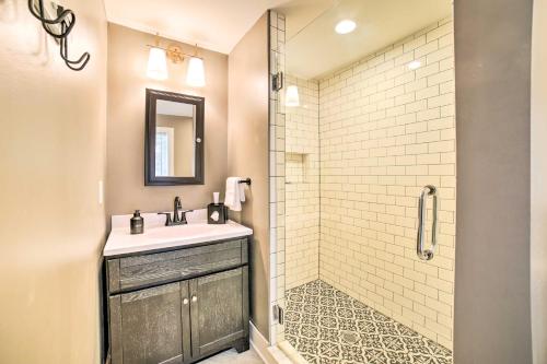 Ένα μπάνιο στο Pittsburgh Home Walkable Location!