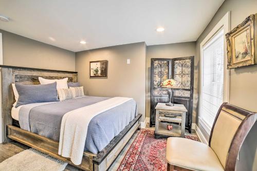 Ένα ή περισσότερα κρεβάτια σε δωμάτιο στο Pittsburgh Home Walkable Location!