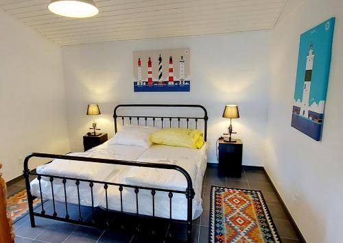 Ένα ή περισσότερα κρεβάτια σε δωμάτιο στο Skovby 2