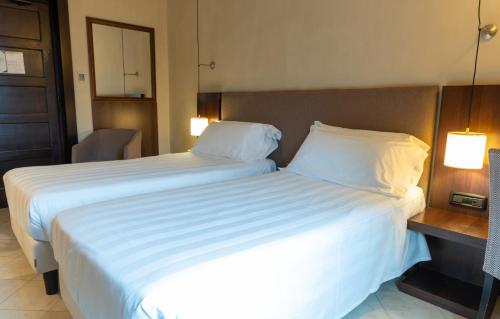 Una cama o camas en una habitación de TH Roma - Carpegna Palace