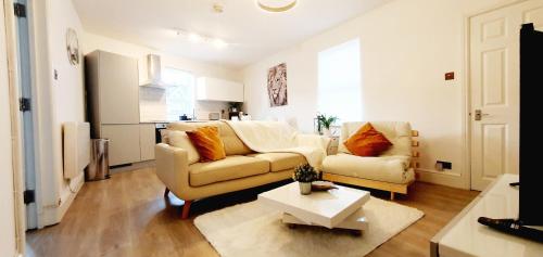 Premier Watford Apartment, by Relle Property