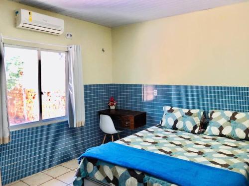 a bedroom with a bed and a window at Casa em Barreirinhas 01 in Barreirinhas