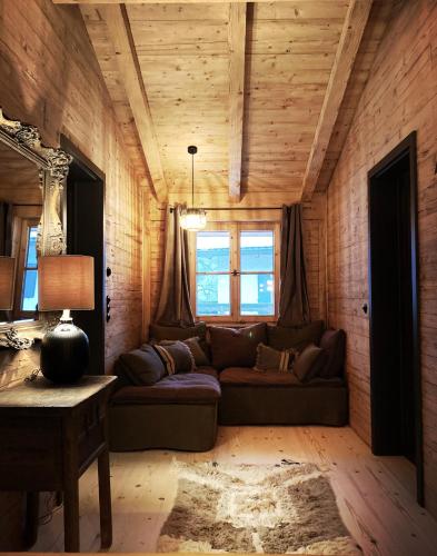 a living room with a couch and a window at Stefan Glowacz CHALET mit traumhaftem Bergblick in Grainau
